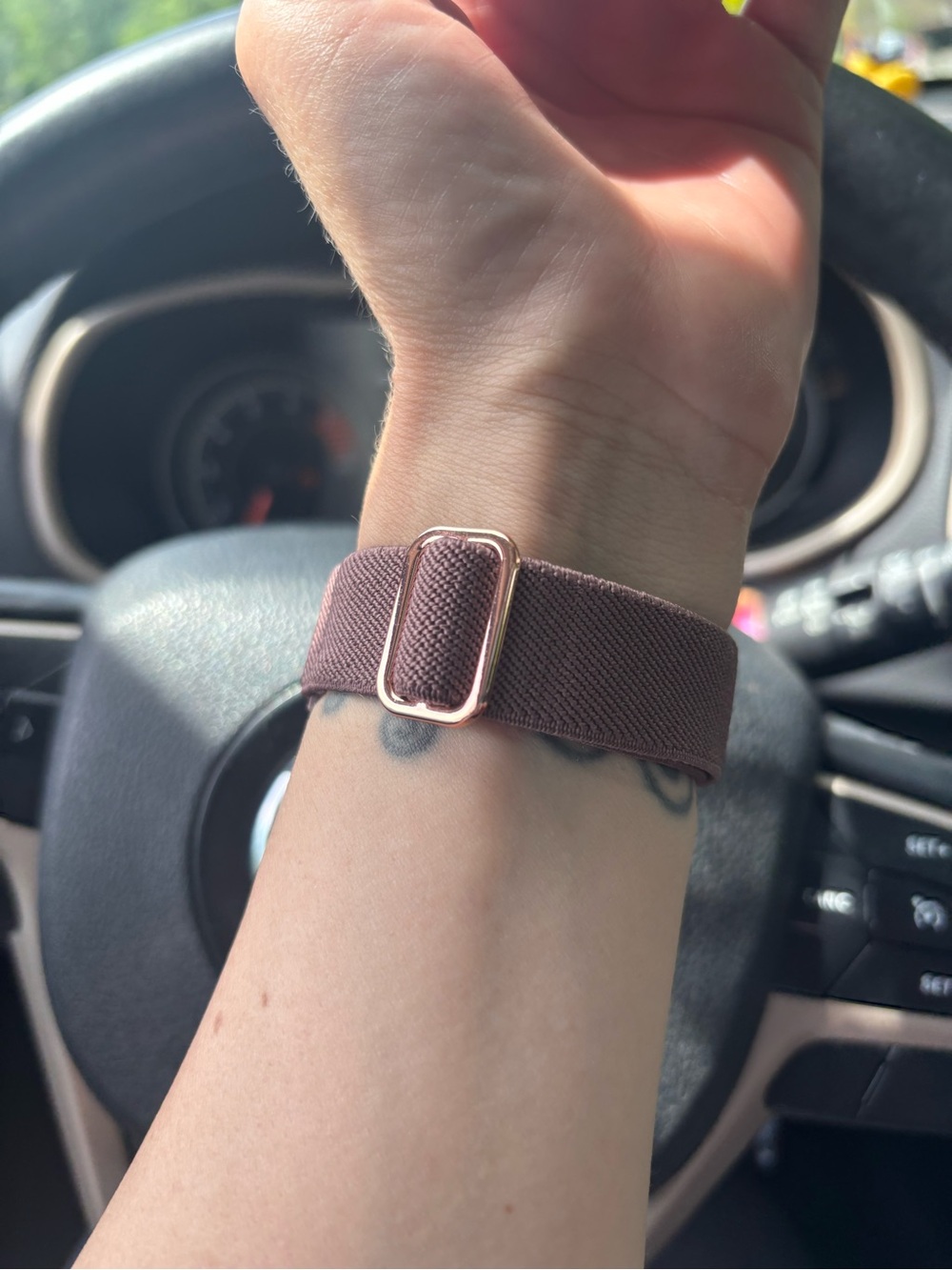 garmin tracking watch! Vivoactive Rose Gold and white. Have extra bands with it.